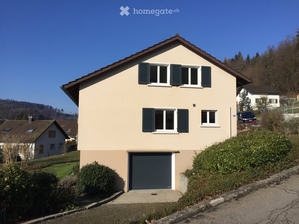 Freistehendes 6-Zi Einfamilienhaus mit grossem Garten, familienfreundliche, sonnige und ruhige Lage 2