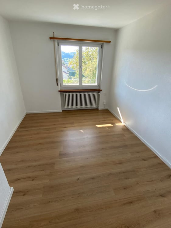 Freistehendes 6-Zi Einfamilienhaus mit grossem Garten, familienfreundliche, sonnige und ruhige Lage 8