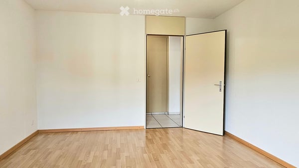 Helle und grosszügige 3.5 Zimmer-Wohnung mit Balkon und Sicht ins Grüne 7