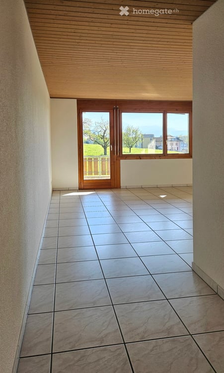 Helle und grosszügige 3.5 Zimmer-Wohnung mit Balkon und Sicht ins Grüne 4