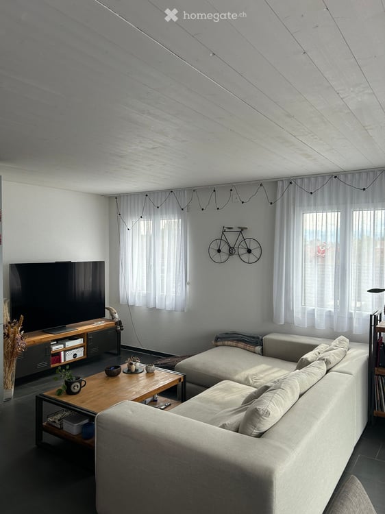 Helle 3½-Zimmer-Attikawohnung mit zwei Terrassen in Uster 2