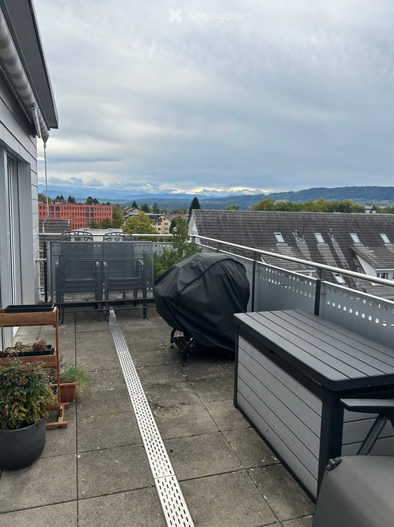 Helle 3½-Zimmer-Attikawohnung mit zwei Terrassen in Uster 4