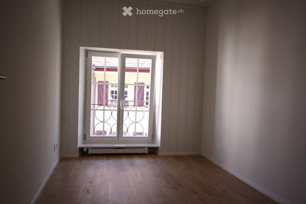5.5-Zi.-Maisonette-Whg. + 1.5 Zi. EG-Whg. m. Gewerbe in Kaiserstuhl + Land in D 15