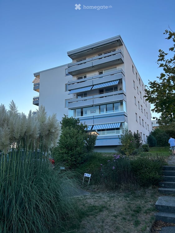 Helle und ruhige 4.5-Zimmer-Wohnung im obersten Stockwerk mit herrlicher Aussicht 2