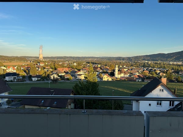 Helle und ruhige 4.5-Zimmer-Wohnung im obersten Stockwerk mit herrlicher Aussicht