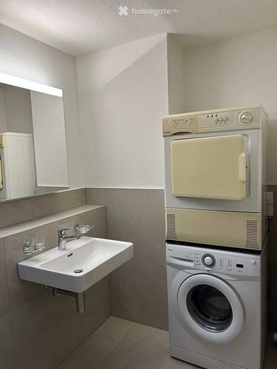 Helle und ruhige 4.5-Zimmer-Wohnung im obersten Stockwerk mit herrlicher Aussicht 6