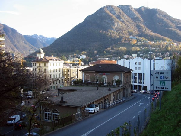 Ampio e luminoso ufficio di 140 mq con terrazza e 4 posteggi a Lugano-Loreto 3