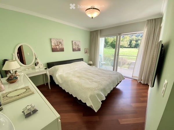 Elegante appartamento con vista aperta e piscina 10