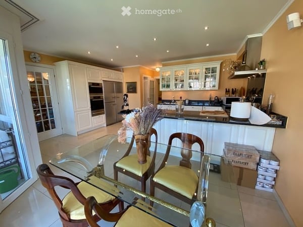 Elegante appartamento con vista aperta e piscina 5