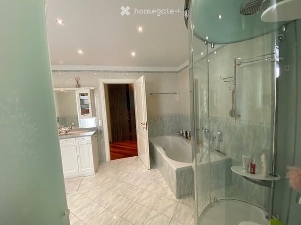 Elegante appartamento con vista aperta e piscina 8