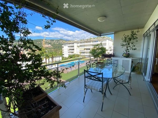 Elegante appartamento con vista aperta e piscina 4