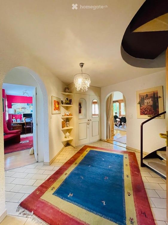 Grosszügige 6.5-Zimmer-Duplex-/Maisonette-Wohnung mit zauberhaftem Garten in Grabs 2