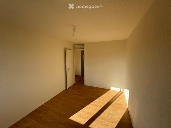 3.5 Zi.-Whg  im 1. OG , Balkon. Besichtigung am Samstag den 17.10.27 .   10.00 Uhr -11.30 Uhr. 13