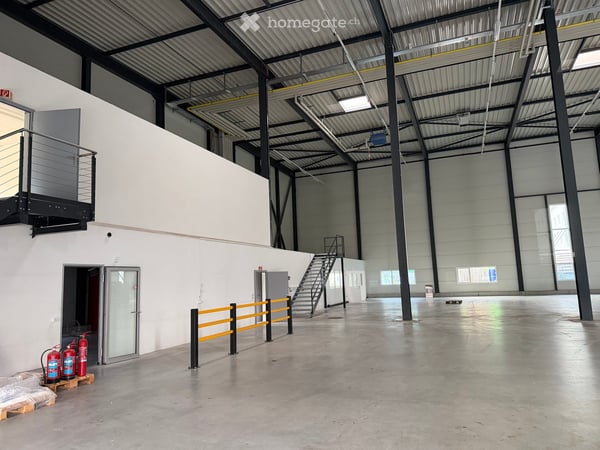 Location de surface dans une Halle de stockage moderne 2