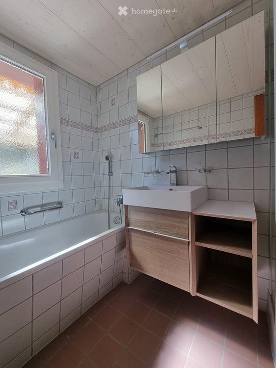 Charmante 4.5-Zimmer-Wohnung mit Bergsicht, Sitzplatz und viel Charakter 19