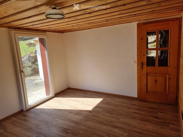 Charmante 4.5-Zimmer-Wohnung mit Bergsicht, Sitzplatz und viel Charakter 11