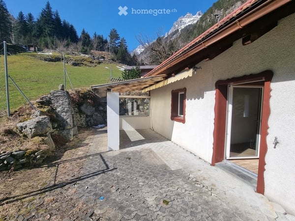 Charmante 4.5-Zimmer-Wohnung mit Bergsicht, Sitzplatz und viel Charakter 13