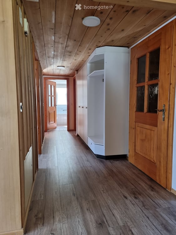 Charmante 4.5-Zimmer-Wohnung mit Bergsicht, Sitzplatz und viel Charakter 8