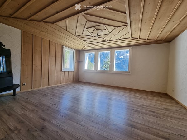 Charmante 4.5-Zimmer-Wohnung mit Bergsicht, Sitzplatz und viel Charakter 2