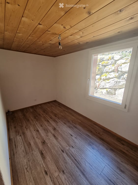 Charmante 4.5-Zimmer-Wohnung mit Bergsicht, Sitzplatz und viel Charakter 12
