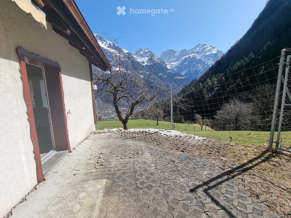 Charmante 4.5-Zimmer-Wohnung mit Bergsicht, Sitzplatz und viel Charakter 14
