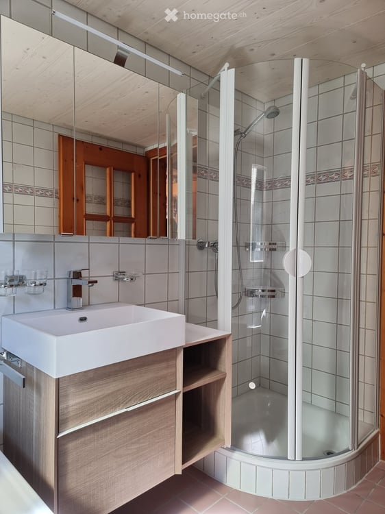 Charmante 4.5-Zimmer-Wohnung mit Bergsicht, Sitzplatz und viel Charakter 18