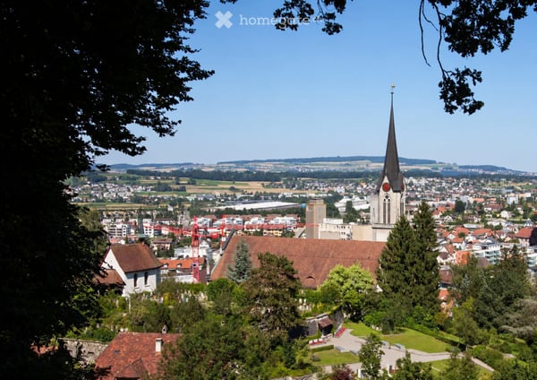 Modernes Familienhaus mit Weitblick und bewilligtem Pool 10