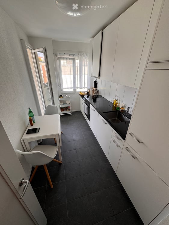 Cozy 2.5-room apartment on the 4th floor - Güterstrasse, Gundeldingen available from mid-December! 3