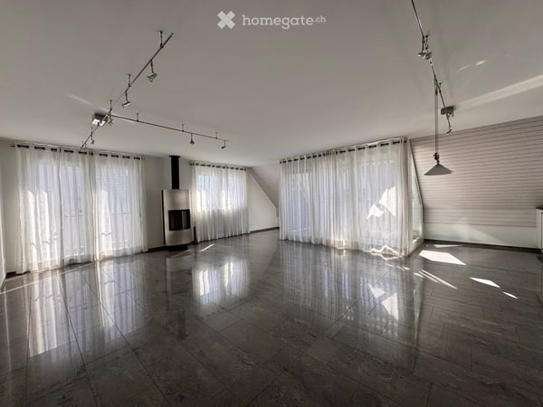 Grosszügige 4.5 Zimmer Maisonette Dachwohnung – 151 m², 2 Balkone & viel Tageslicht 2