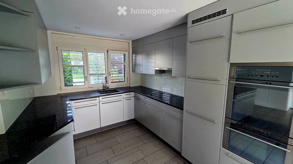 Geräumiges 6.5-Zimmer-Reiheneckhaus in ruhiger Lage in Berikon 6