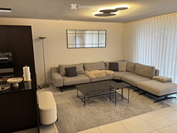 Helle, hochwertig ausgebaute 4.5-Zimmer-Wohnung mit grosszügiger Loggia in Zürich-Affoltern 5