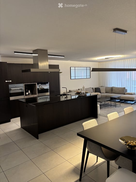 Helle, hochwertig ausgebaute 4.5-Zimmer-Wohnung mit grosszügiger Loggia in Zürich-Affoltern 3