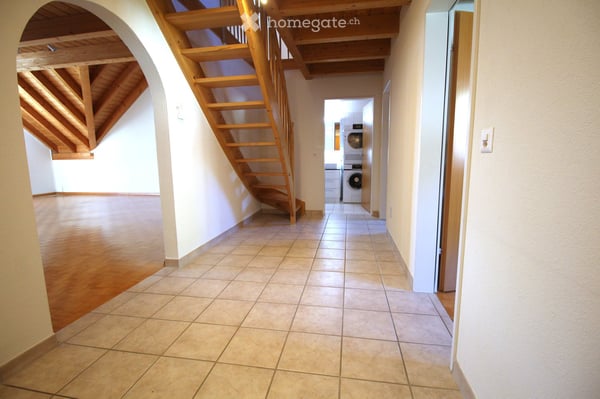 Charmante 6.5-Zimmer-Maisonette-Wohnung mit Galerie, Balkon und schöner Aussicht in Gebertingen 5