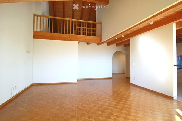 Charmante 6.5-Zimmer-Maisonette-Wohnung mit Galerie, Balkon und schöner Aussicht in Gebertingen 2