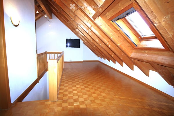 Charmante 6.5-Zimmer-Maisonette-Wohnung mit Galerie, Balkon und schöner Aussicht in Gebertingen 6