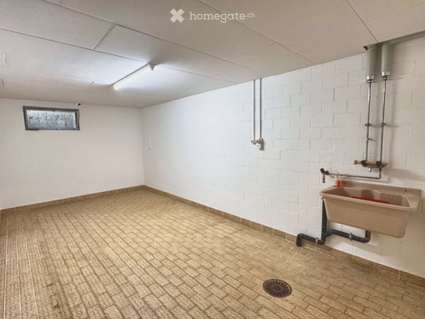 Frisch renovierte 4.5-Zimmer-Wohnung mit Cheminée, Balkon und eigener Waschküche 14