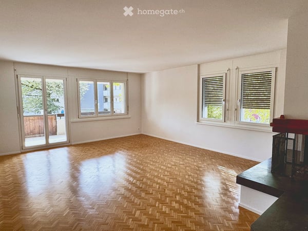 Frisch renovierte 4.5-Zimmer-Wohnung mit Cheminée, Balkon und eigener Waschküche 3