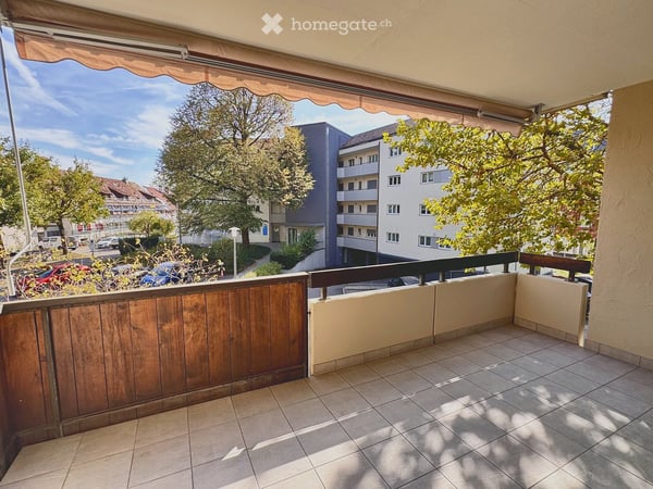 Frisch renovierte 4.5-Zimmer-Wohnung mit Cheminée, Balkon und eigener Waschküche 4