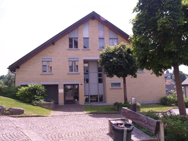 Lichtdurchflutete Dachmaisonette im Zentrum von Teufen – mit 2 Tiefgaragenplätzen 2