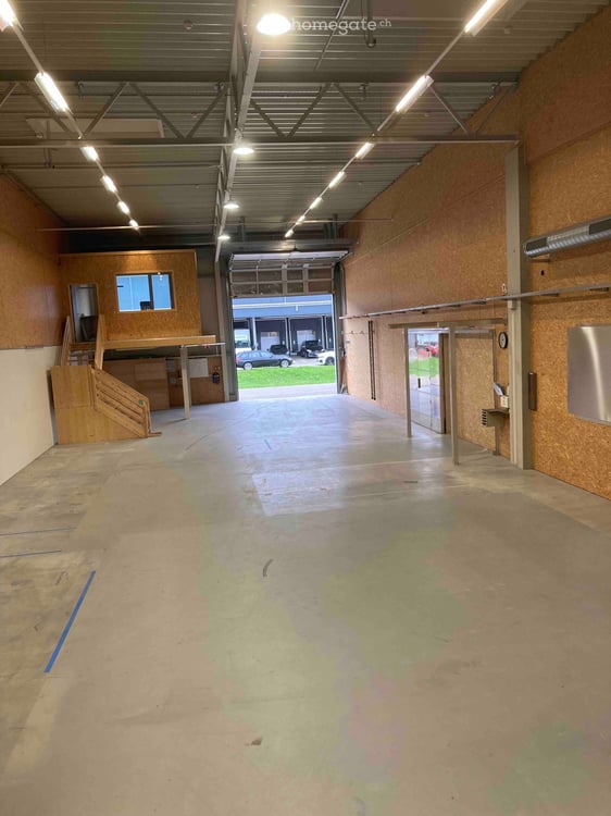 Flexible Gewerbehalle mit Büroflächen an sehr guter Verkehrslage in Pfungen 7