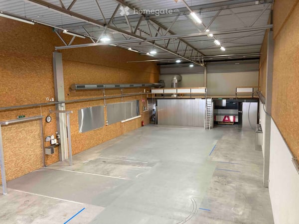 Flexible Gewerbehalle mit Büroflächen an sehr guter Verkehrslage in Pfungen 3