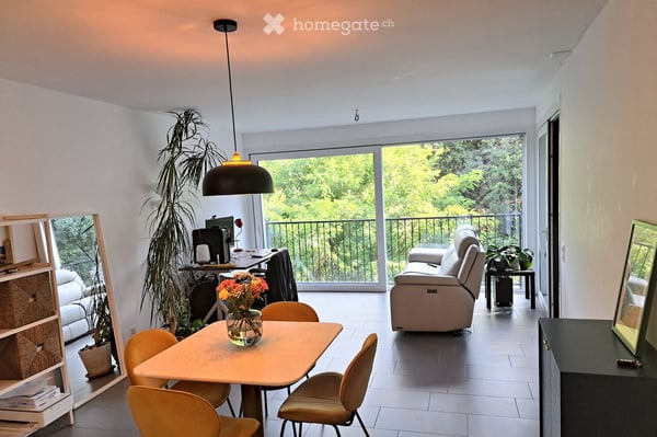 2.5 locali con terrazza coperta nel verde e box auto – Pedrinate