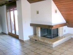 Ruhige Dachwohnung mit Cheminée und Dachterrasse in Wahlen b. Laufen