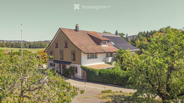 Zweifamilienhaus mit Nebengebäude, Gemeinde Bubikon 2