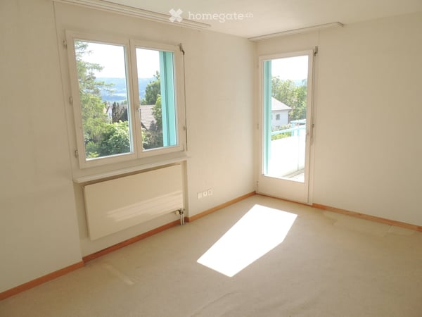 Ruhige und sonnige 2 ½- Zimmer-Wohnung mit herrlicher Weitsicht in die Berge 4