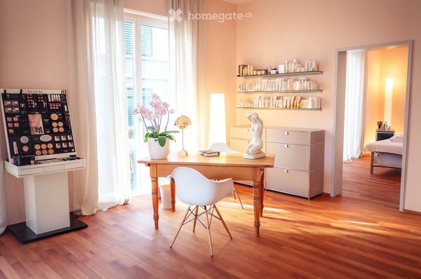 Exklusive Toplage im Zürcher Seefeld – Behandlungsraum in stilvollem Kosmetikstudio verfügbar 5