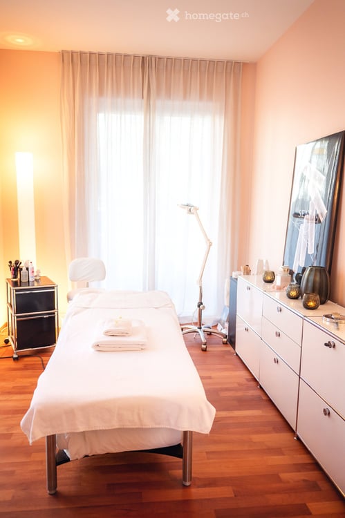 Exklusive Toplage im Zürcher Seefeld – Behandlungsraum in stilvollem Kosmetikstudio verfügbar 3