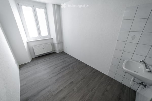 Très beau local commercial rénové de 95 m² au rez 8