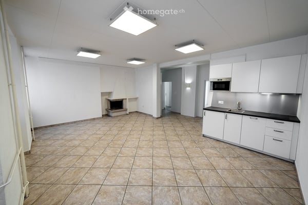 Très beau local commercial rénové de 95 m² au rez 2