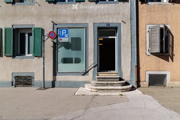 Très beau local commercial rénové de 95 m² au rez 13